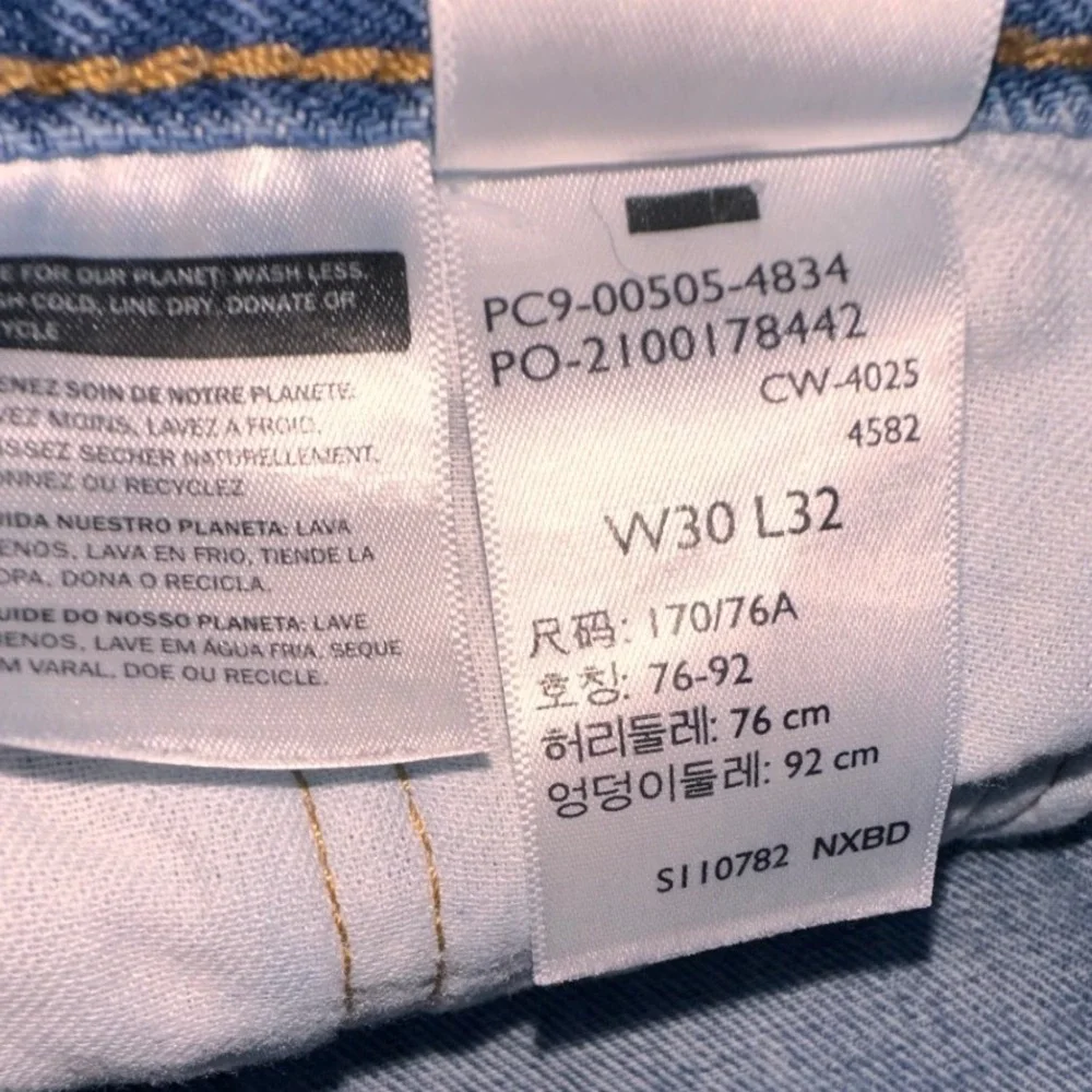 Levis 505 Regular Fit Straight Leg Jeans Light Wash Blue W30 L32 00505-4834
